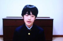 お茶の水女子大学附属中学校の制服を着る悠仁さま。筑波大学附属高校は私服通学になる