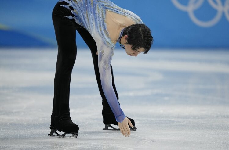 「氷に嫌われた」羽生選手（写真／AFLO）