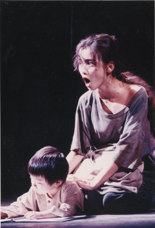 本田美奈子.さんがキム役を演じたミュージカル『ミス・サイゴン』の訳詞も岩谷が手がけている