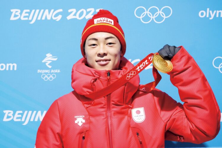 24年ぶりの金を獲得した小林陵侑選手（写真／AFLO）