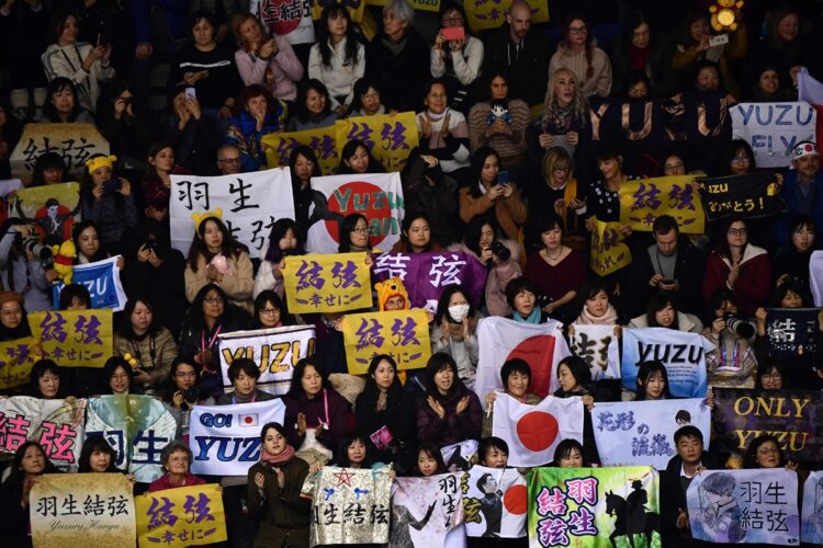 羽生結弦のファンたち（写真／AFP＝時事）