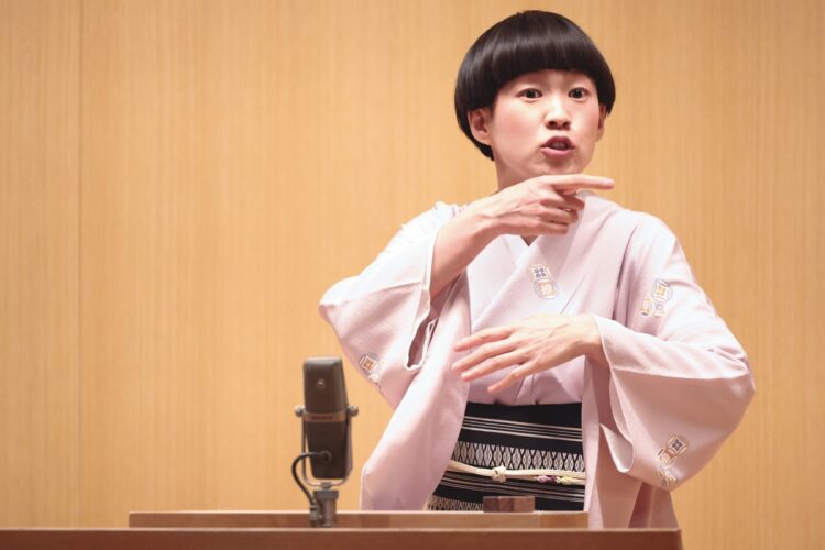 「NHK新人落語大賞」で女性初の大賞受賞を成し遂げた桂二葉