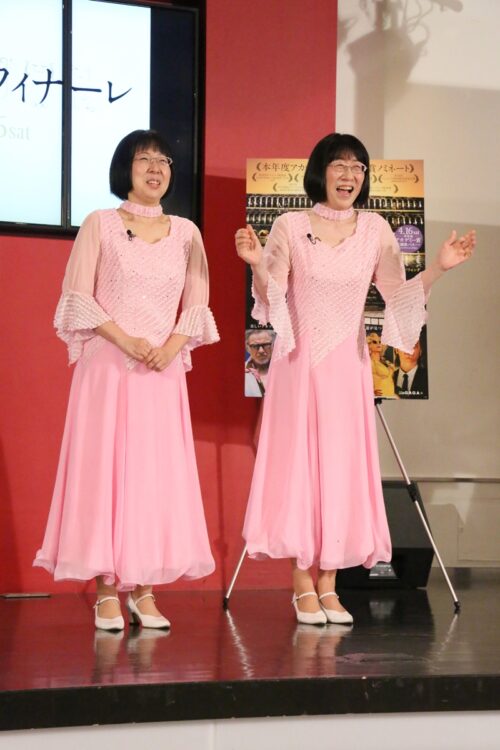 阿佐ヶ谷姉妹はラジオとテレビのレギュラー本数が週5本を超える人気ぶり（写真／女性セブン写真部）