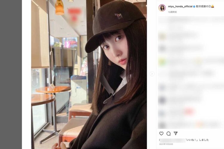 カフェでの恋人目線?(本田望結の公式インスタグラムより)