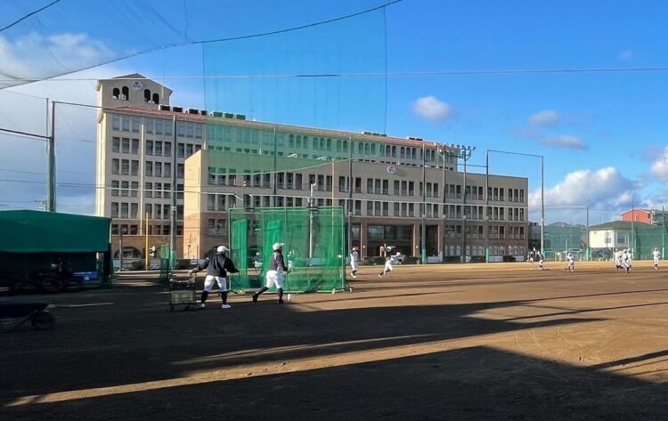 聖隷のグラウンドには練習に励む球児たちの姿が