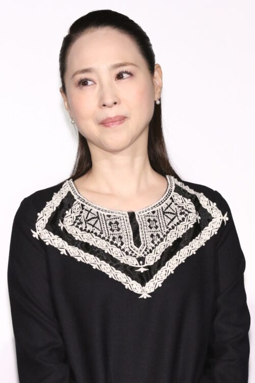 『Pearl-White Eve』も歌った松田聖子