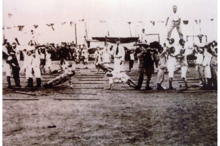 多楽島にあった小学校の大運動会（1937年撮影）