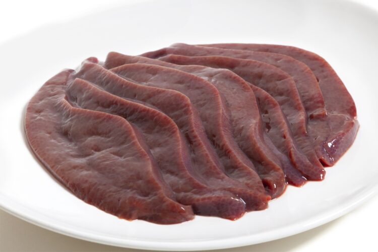 レバーの過剰摂取でアルツハイマーのリスクが増加することも（写真／Getty Images）