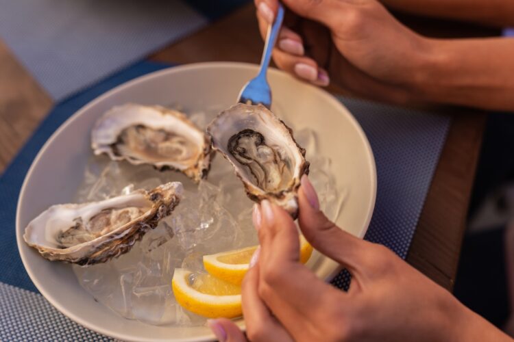 フランスではかきを「生」以外で食べるのはご法度（写真／Getty Images）