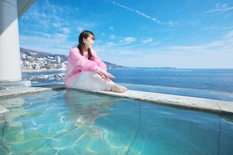 天然温泉掛け流しの露天湯もある