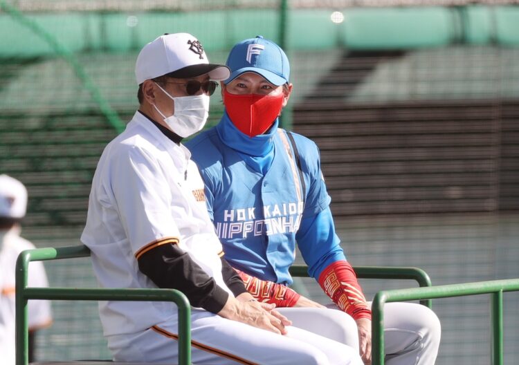 原辰徳監督とビッグボス・新庄剛志（時事通信フォト）