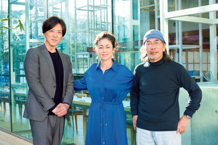大分の創刊編集長だった早水浩二氏（右）とタレント・ミュージシャンの大野タカシ氏と中島知子が対談