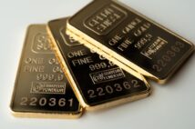 「金」と「ドル」に注目集まる　戦争とインフレの危機の時代に価格上昇
