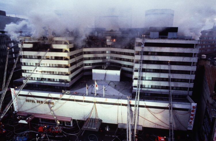 2月8日、東京都千代田区のホテルニュージャパンで火災事故が発生。33人が死亡した（時事通信フォト）