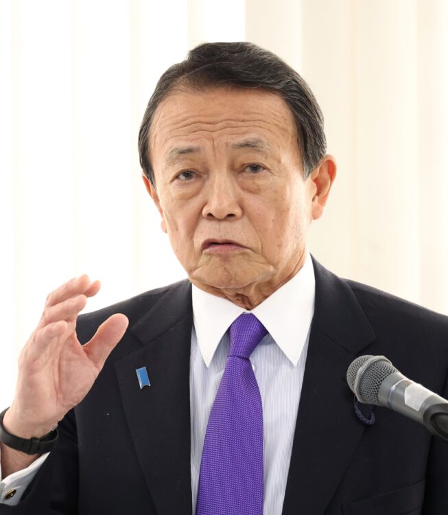 麻生太郎・副総裁（時事通信フォト）