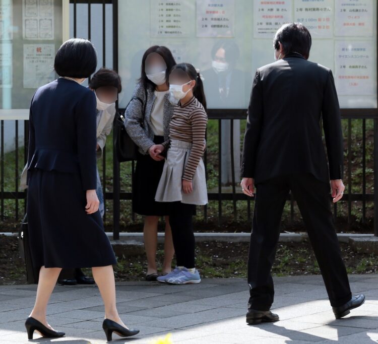 他の保護者らも秋篠宮さまたちに気づいた