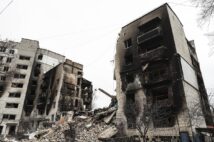ウクライナの首都キーウ近郊の損壊した建物（共同通信社）