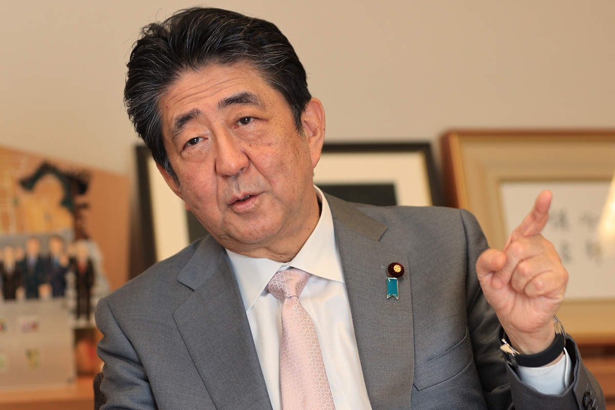 安倍晋三氏vs朝日新聞、四半世紀続く戦いの歴史 転機は「2つの