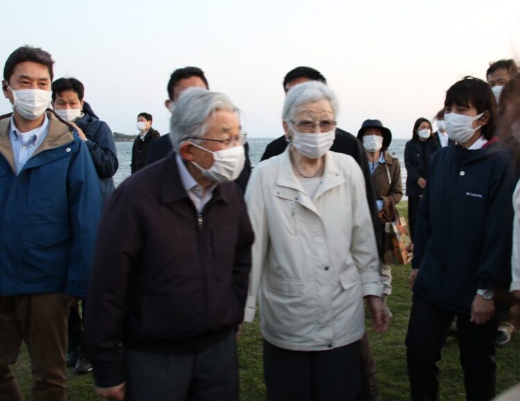 今年4月、葉山の海辺でダイヤモンド富士を見られていた