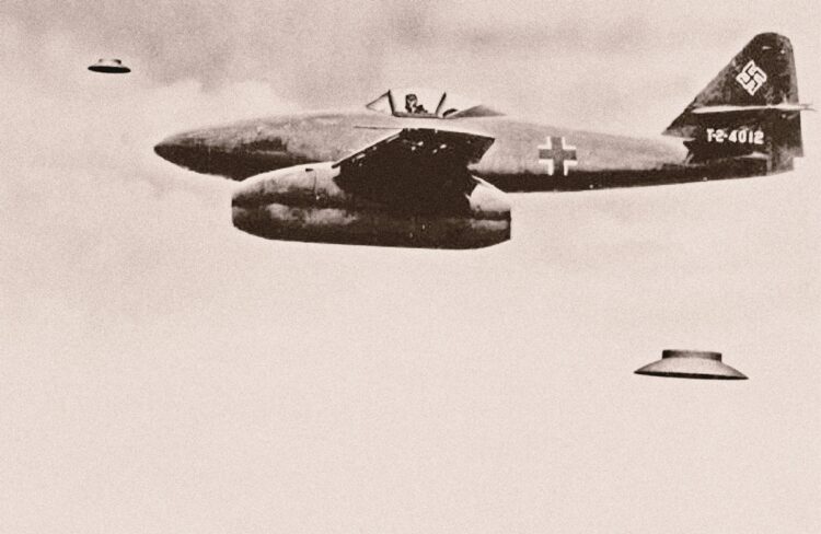 UFOとナチスドイツ軍機が編隊飛行するイメージ（写真＝Alamy／AFLO）