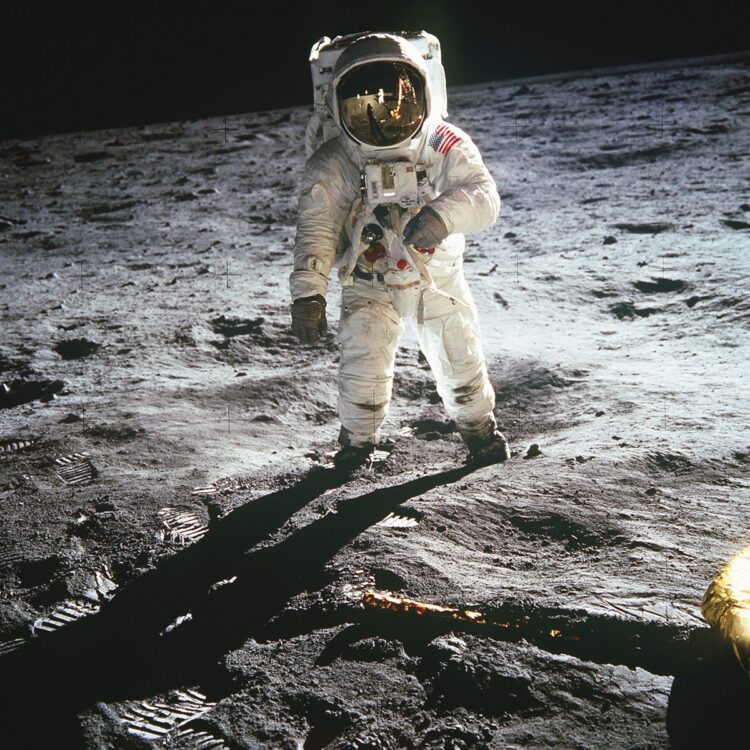 アポロ計画で不可解な体験をした宇宙飛行士は多い（写真／共同通信社）