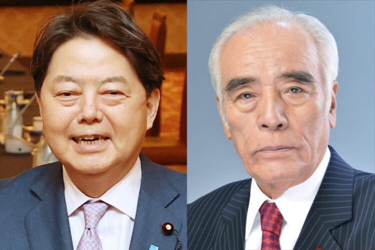 国土庁長官、自治大臣などを歴任した石井一氏（右）が林芳正外相に提言（時事通信フォト）