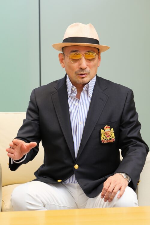 横山剣（よこやま・けん）／1960年、横浜出身。1981年にクールスRCのヴォーカル兼コンポーザーに抜擢されデビュー