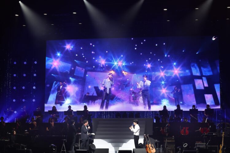 JYJ時代の盟友・ジュンスとのユニット曲『六等星』も熱唱