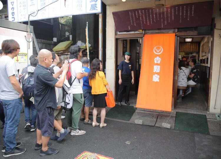 2018年まで築地市場内にあった「吉野家」の1号店（時事通信フォト）