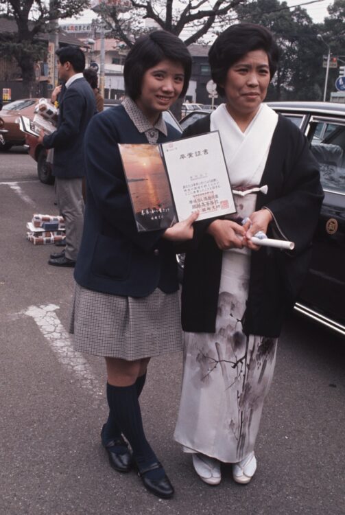 デビュー当時の森昌子と母・幸子さん