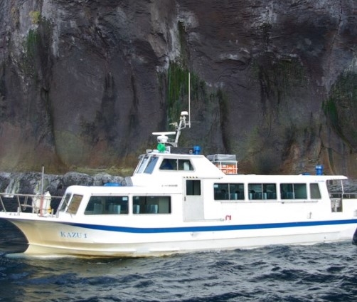 観光船「KAZU I」。「知床遊覧船」のホームページより