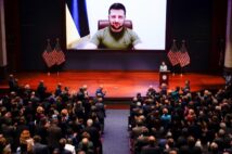 ゼレンスキー大統領の演説はなぜ心を掴むのか 「話し方より語られる内容が秀逸」