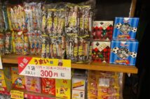 メーカーが値上げしても「うまい棒を10円で売り続ける」駄菓子店店主の思い