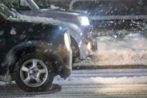 降雪時に車のすべり止め措置を怠ると、都心でも罰則の対象となるのか