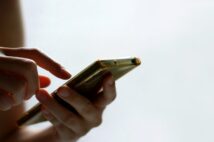 「会ったことない男性に金銭援助」SNS依存から生じる“表に出にくい”金銭トラブル