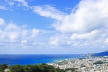 旅行は人生観を変える力がある 43年前の沖縄旅行で「海に恋に落ちた」女性も