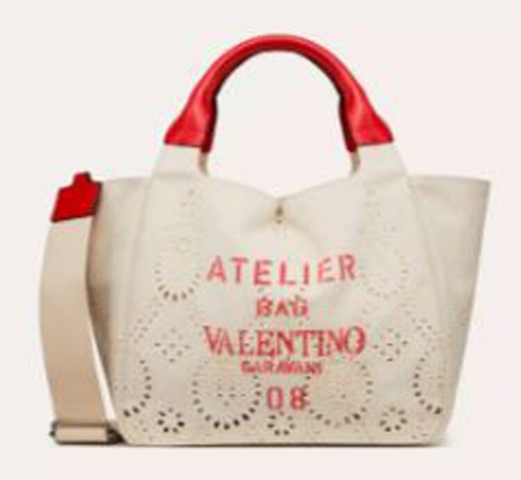 「ヴァレンティノ」のキャンバスバッグ