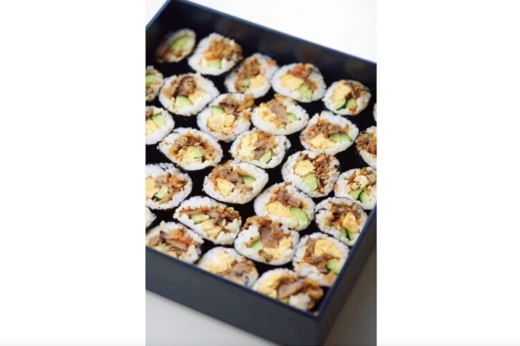 うつみ宮土理さんの“最初の晩餐”は太巻き寿司