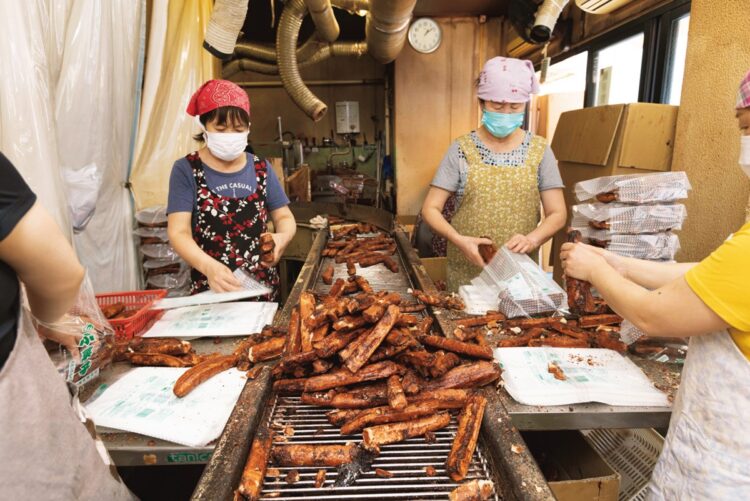 乾燥機の熱がこもり、夏は灼熱の環境となる（撮影／古川 章）