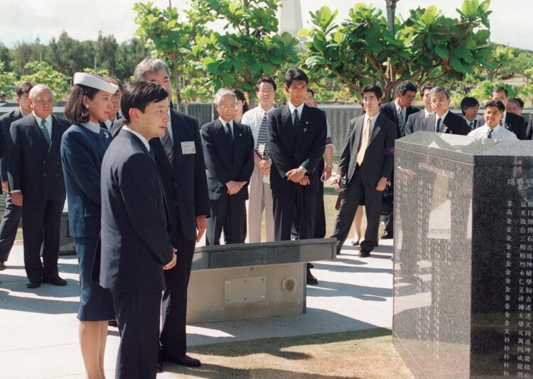 ●1997年7月　雅子さま初めての沖縄訪問（時事通信フォト）