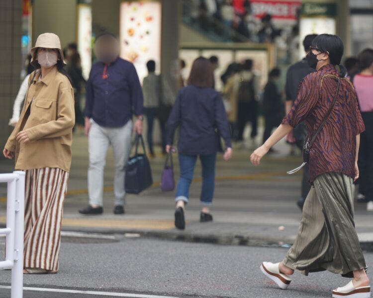 姉（右）を「愛に生きる大胆な人」とも言った