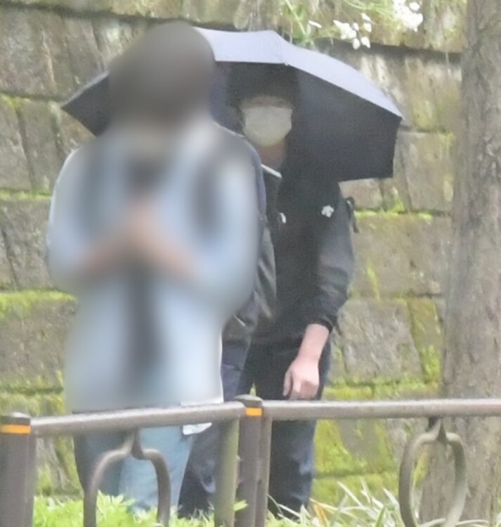 学習院に通う愛子さまもずっと校門前に送迎車が付いていた