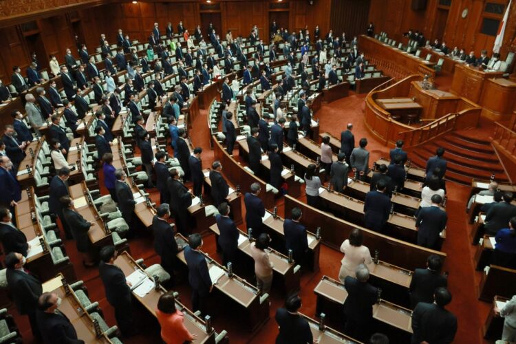 文通費の改正案が可決、成立した参院本会議（4月15日／時事通信フォト）