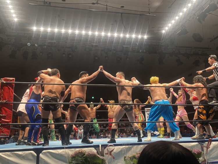 30人以上のプロレスラーが参加し、木村花さんを偲んだ。