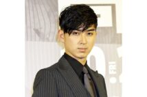 松田翔太と秋元梢がすれ違い