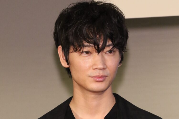 綾野剛主演『オールドルーキー』は6月スタート