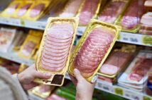「食品添加物は安全」の前提で「無添加」表記なくなる 一方で着色料や保存料にリスク懸念も