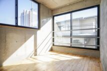 「家賃が安いだけじゃない」住民たちが語る“ベランダなし”物件の意外なメリット