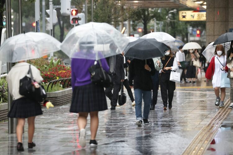 異常気象で気象病が深刻化している（時事通信フォト）