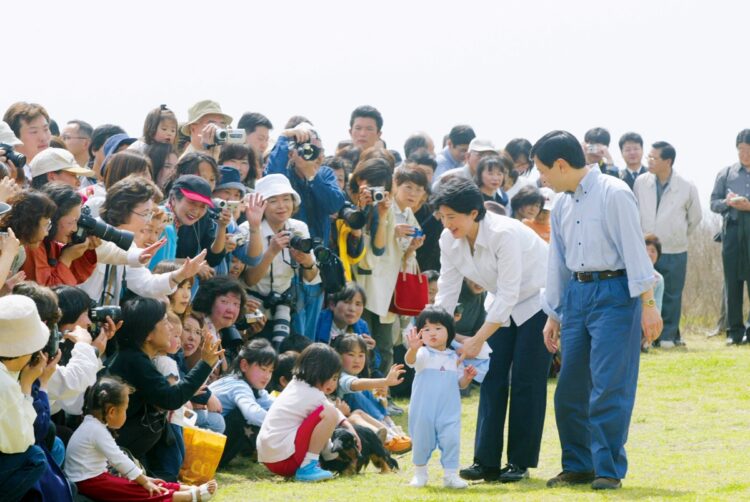 2003年4月　葉山御用邸ご静養（撮影／JMPA）